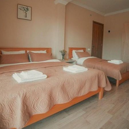 Hotel Surami Luaran gambar