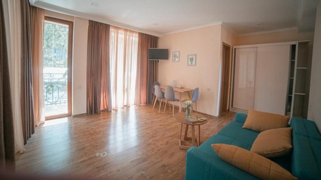Hotel Surami Luaran gambar