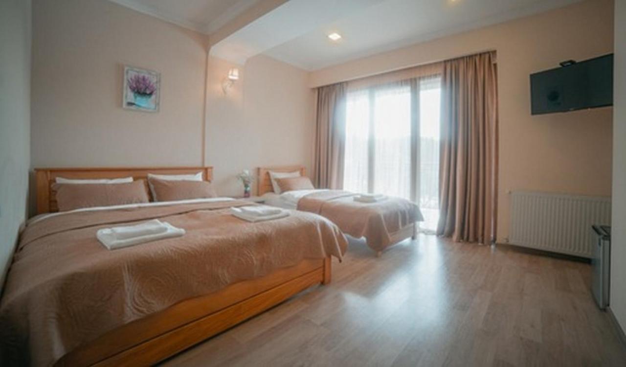Hotel Surami Luaran gambar