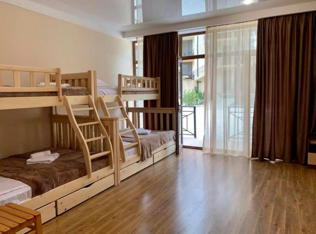 Hotel Surami Luaran gambar