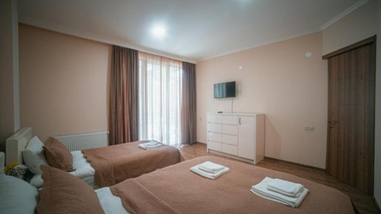 Hotel Surami Luaran gambar