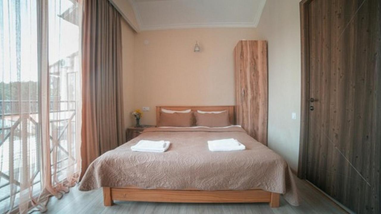 Hotel Surami Luaran gambar