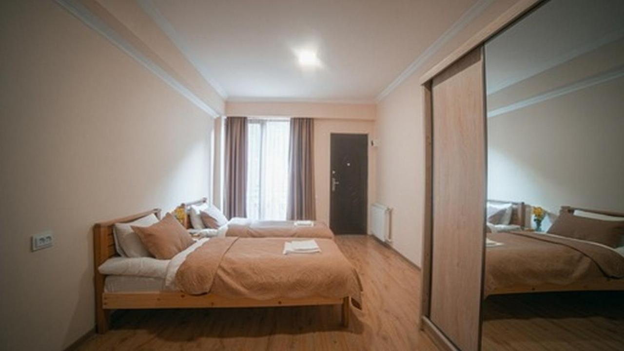 Hotel Surami Luaran gambar
