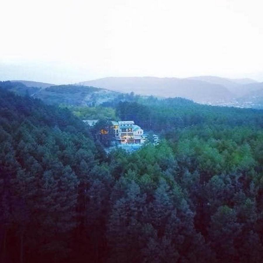Hotel Surami Luaran gambar