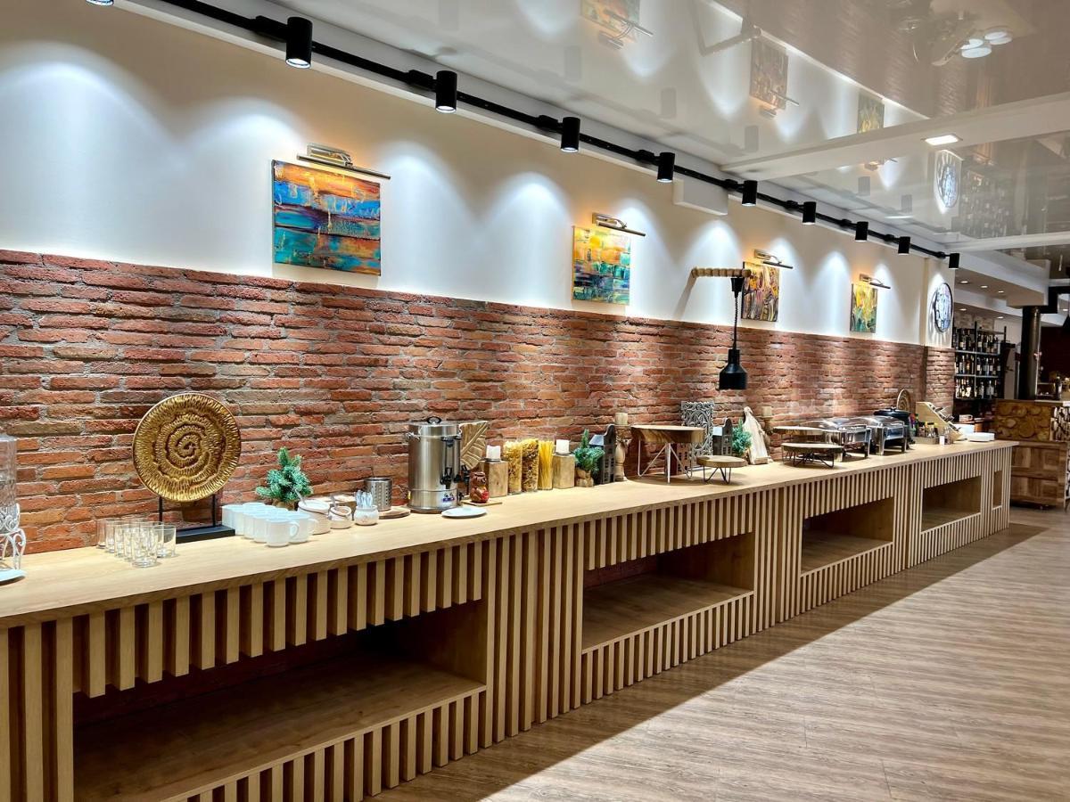Hotel Surami Luaran gambar