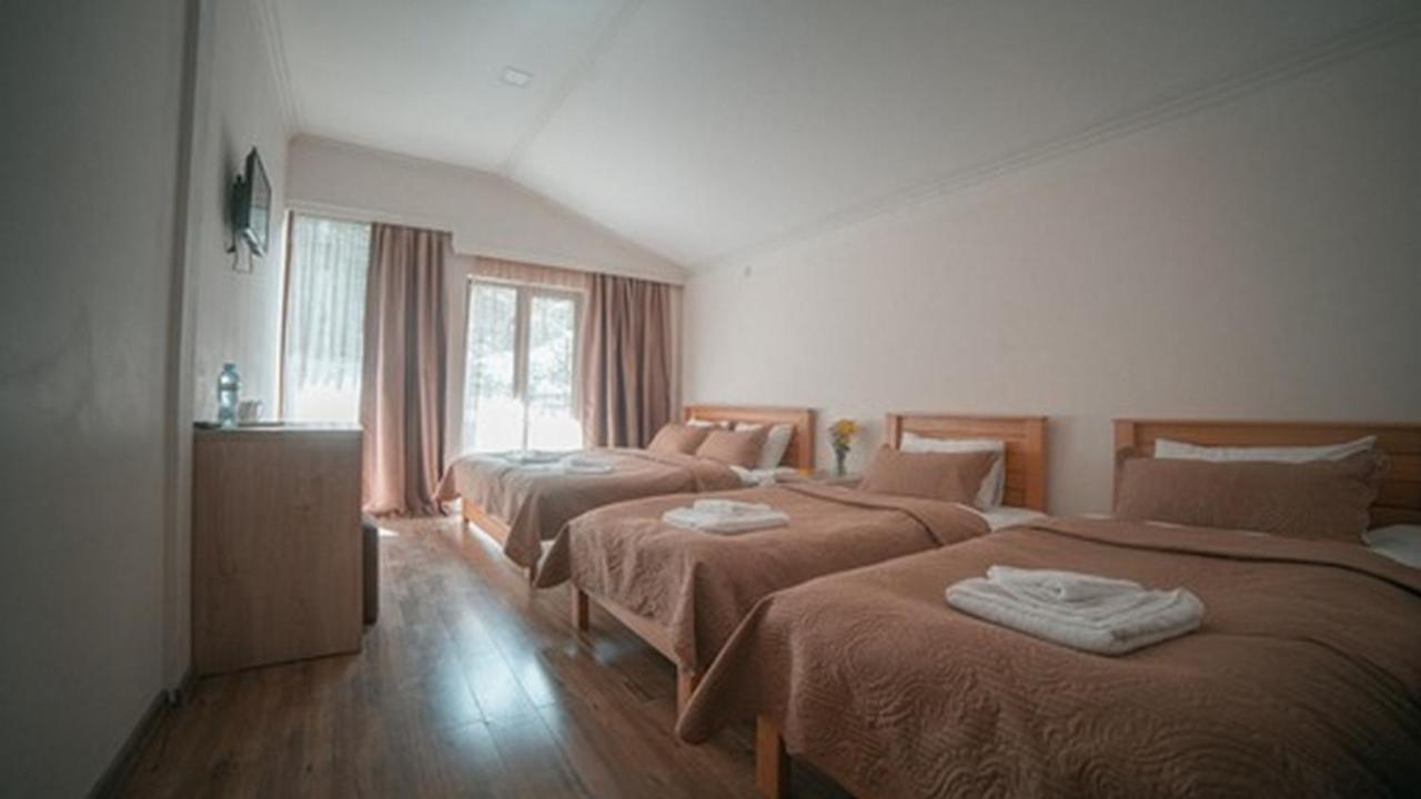 Hotel Surami Luaran gambar