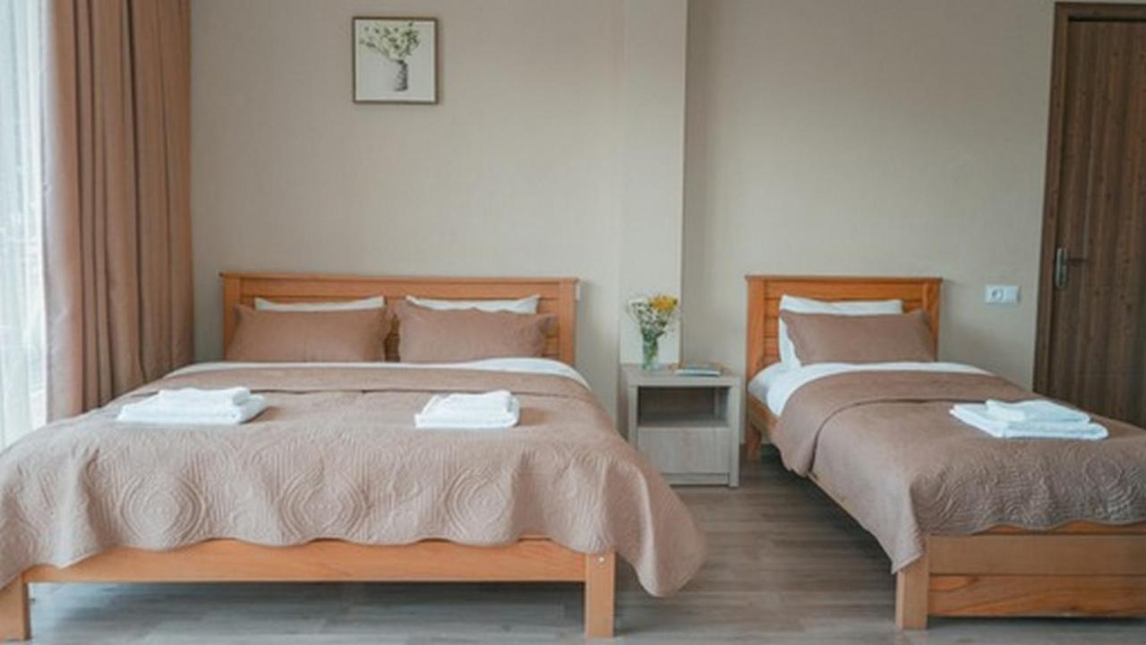 Hotel Surami Luaran gambar