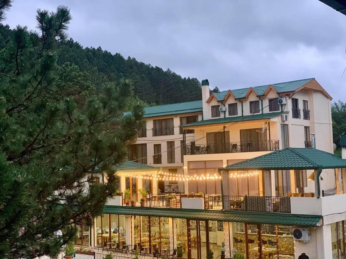 Hotel Surami Luaran gambar