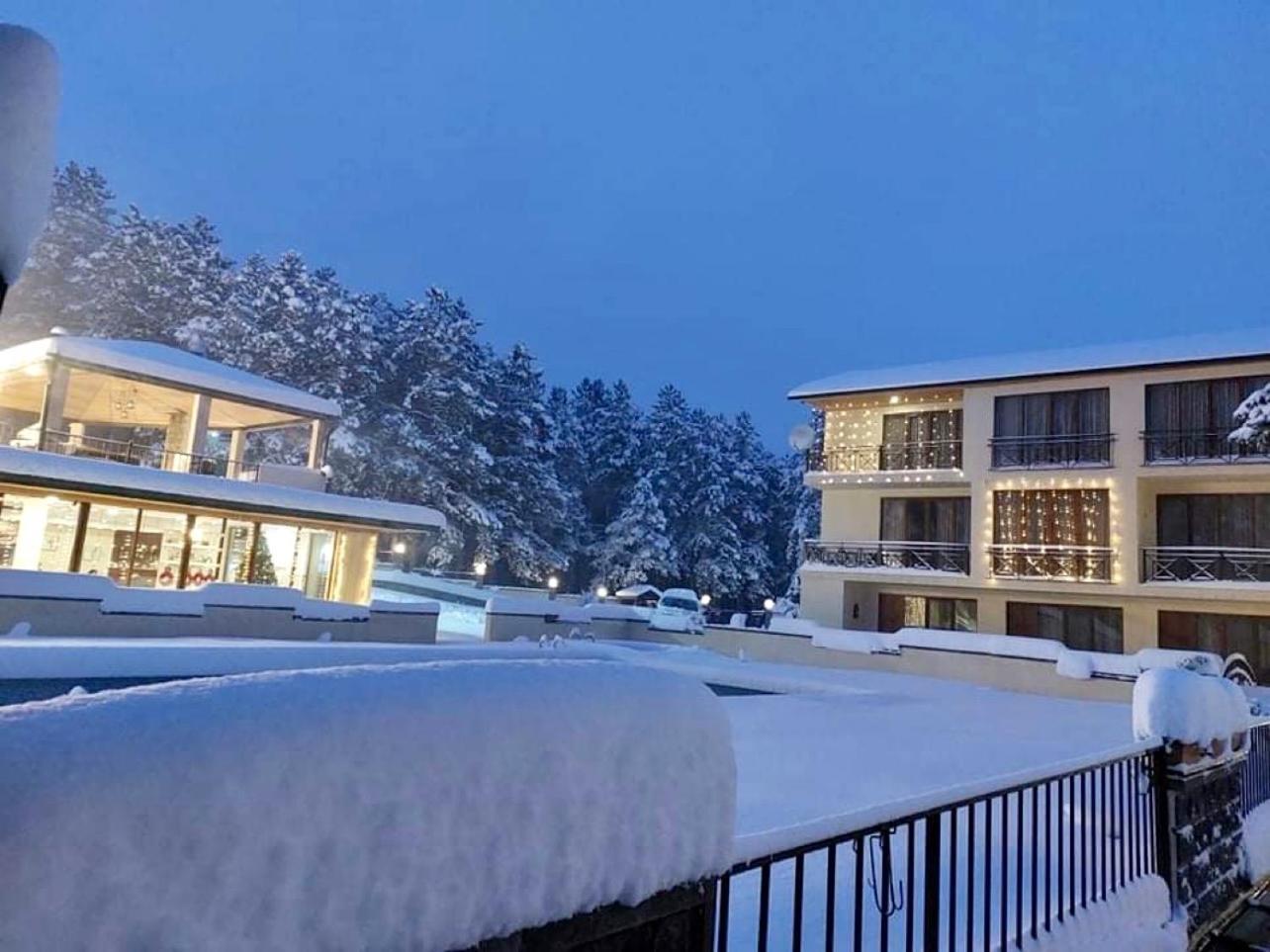 Hotel Surami Luaran gambar