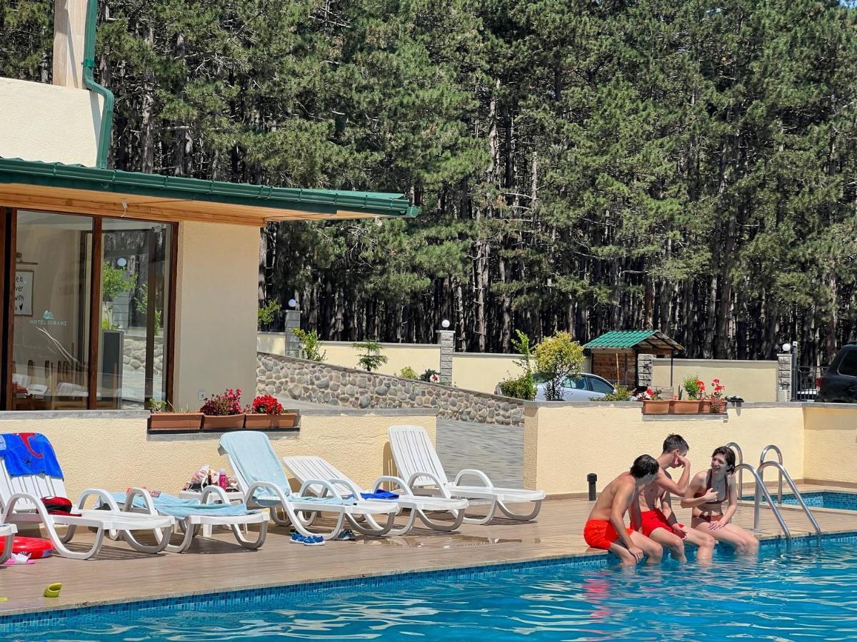 Hotel Surami Luaran gambar