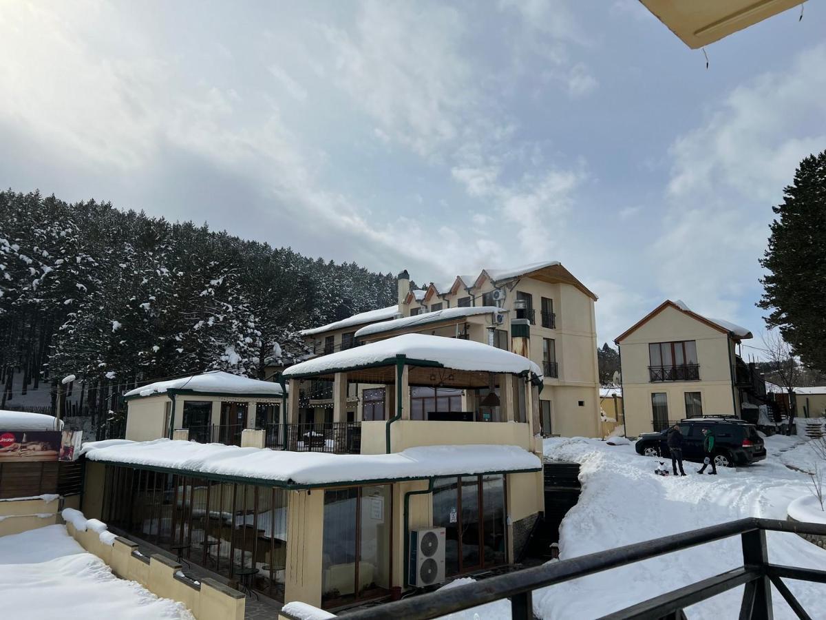 Hotel Surami Luaran gambar