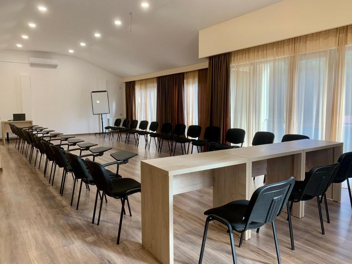 Hotel Surami Luaran gambar