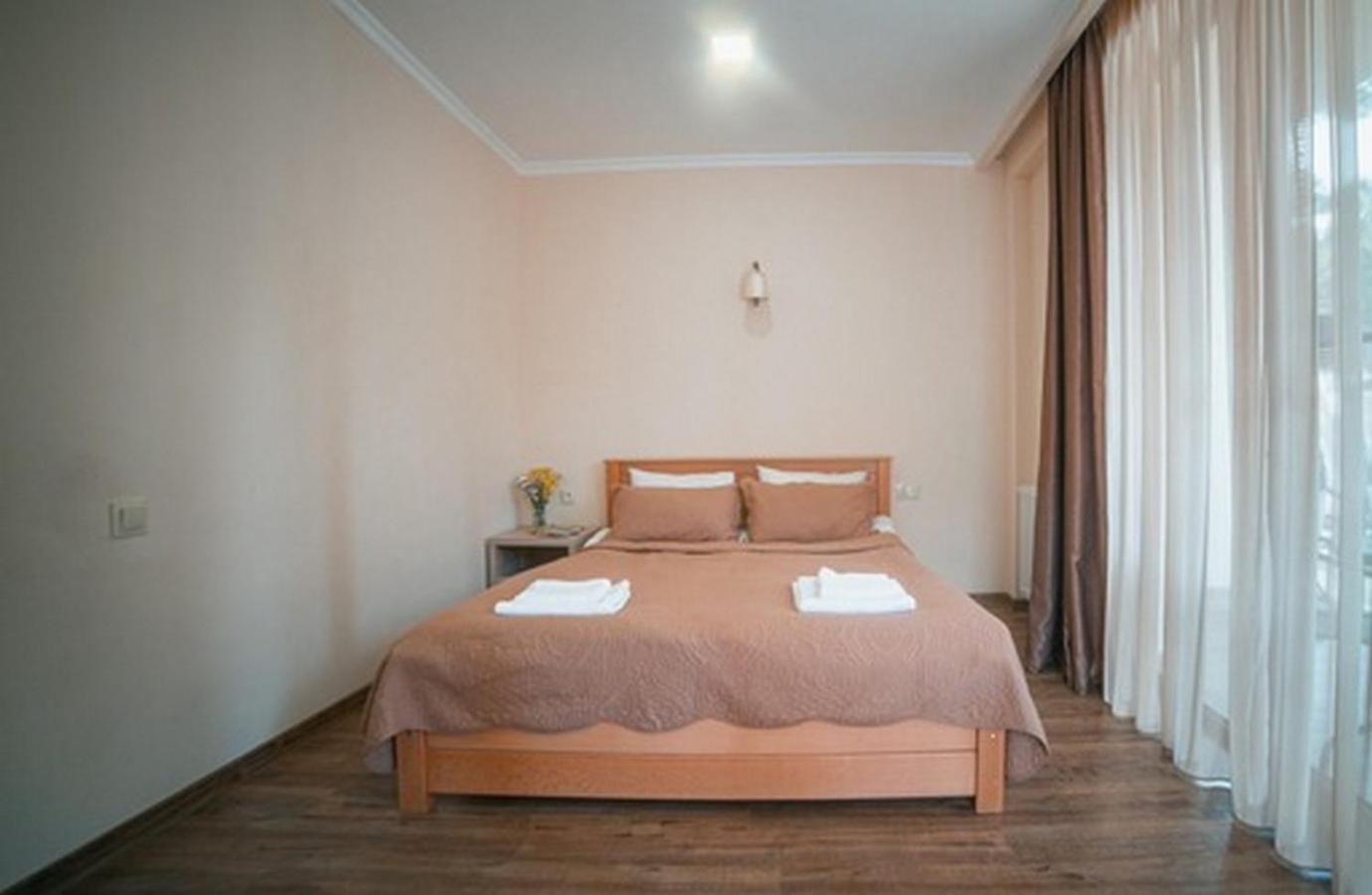 Hotel Surami Luaran gambar
