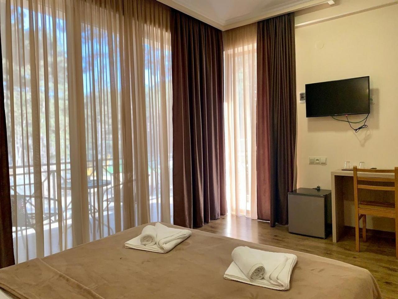 Hotel Surami Luaran gambar