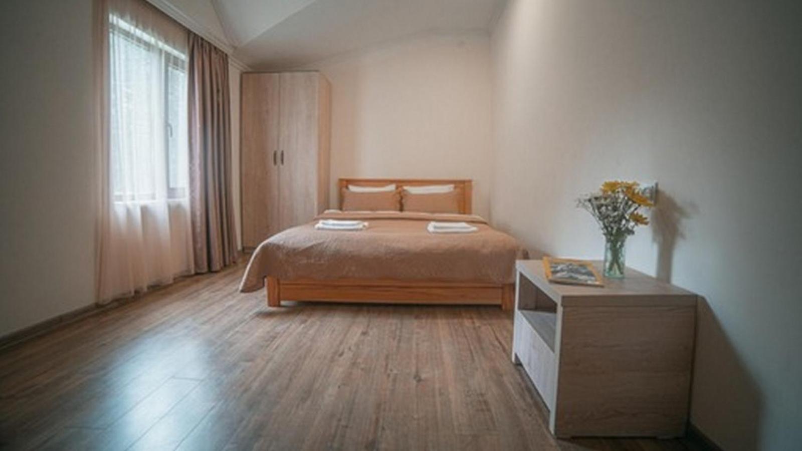 Hotel Surami Luaran gambar