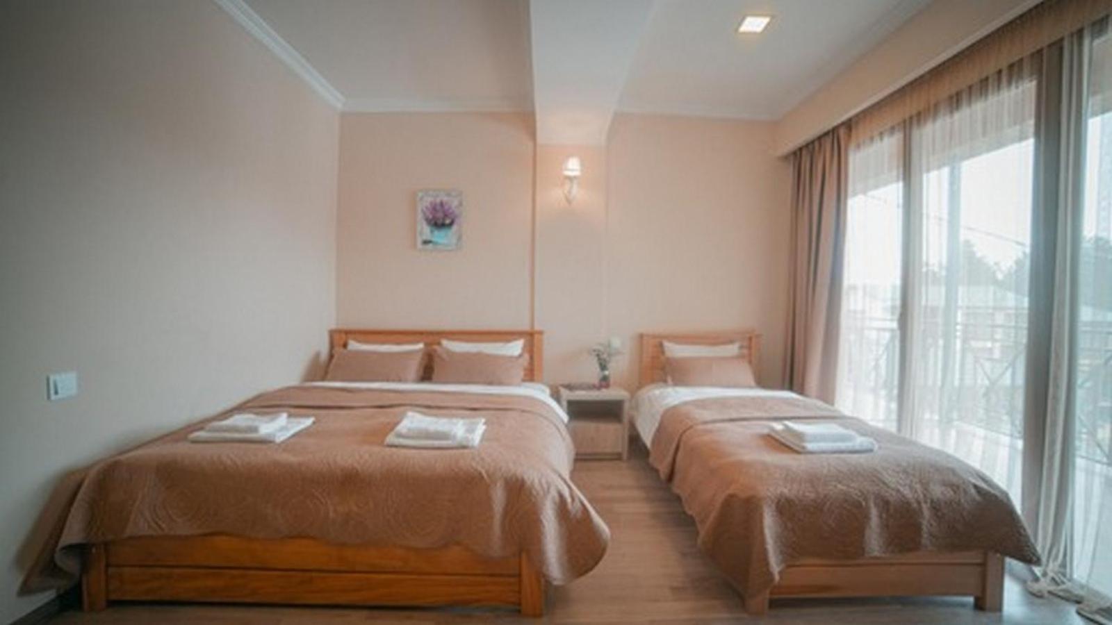 Hotel Surami Luaran gambar