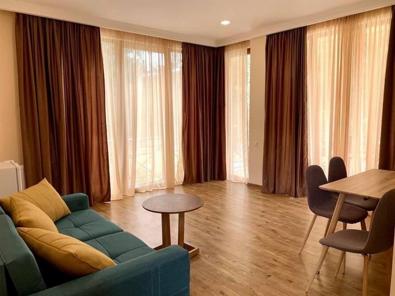 Hotel Surami Luaran gambar