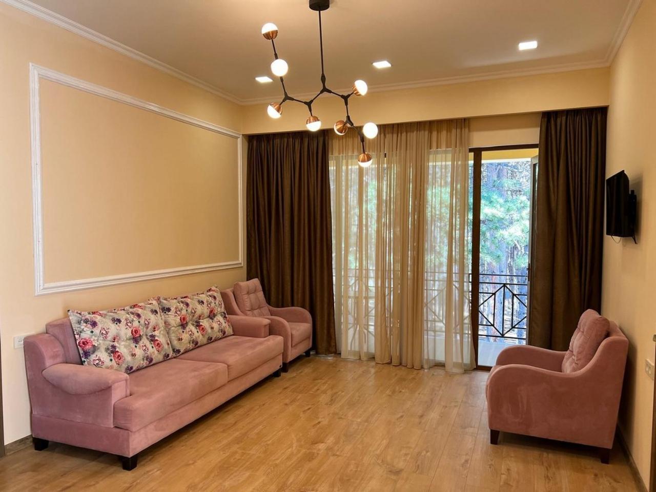 Hotel Surami Luaran gambar