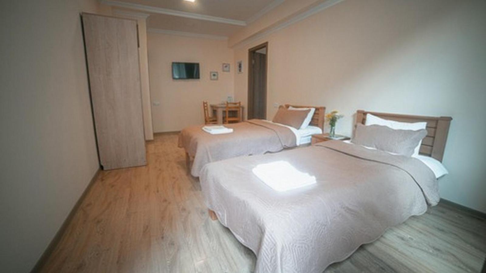 Hotel Surami Luaran gambar