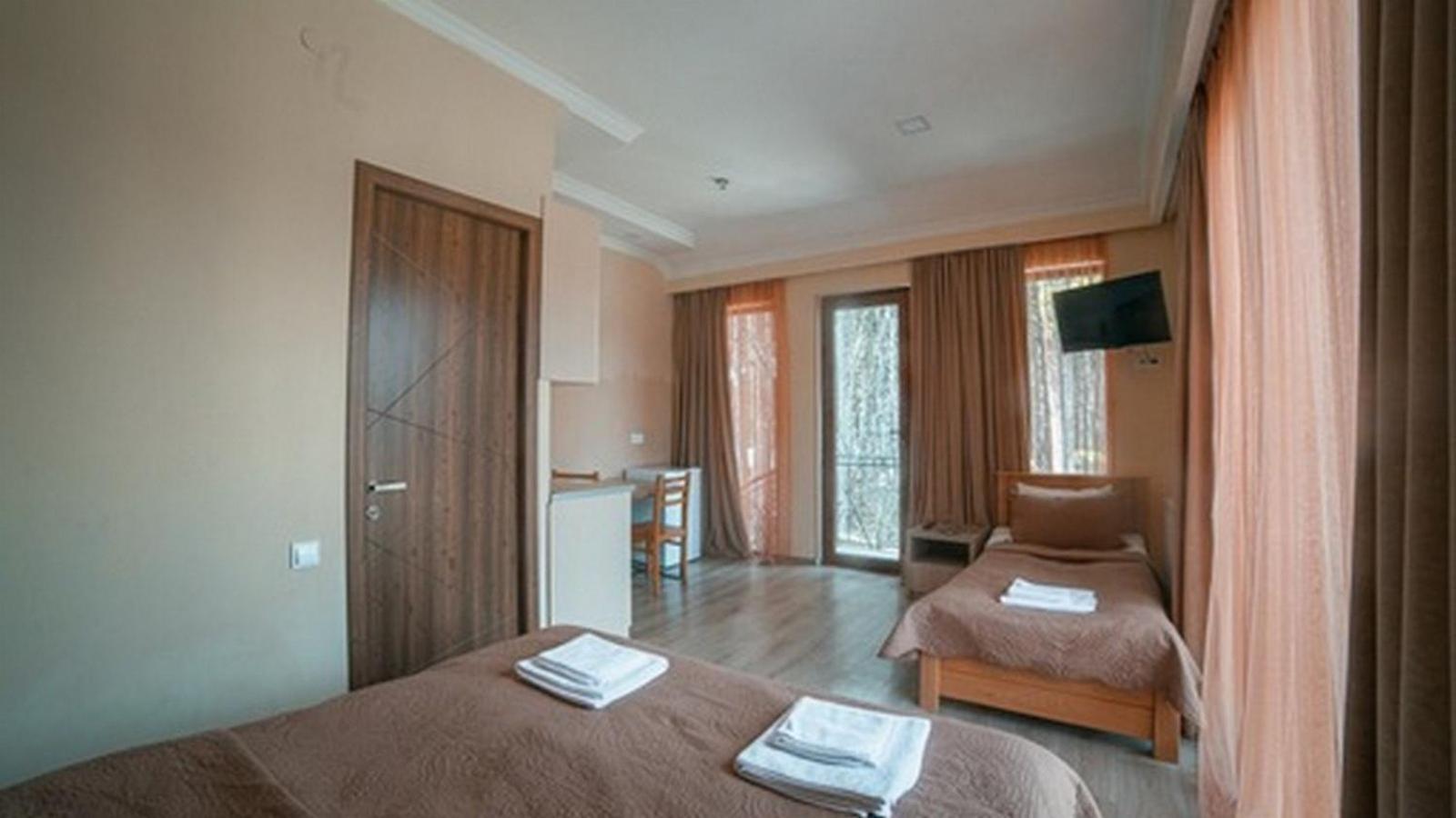 Hotel Surami Luaran gambar