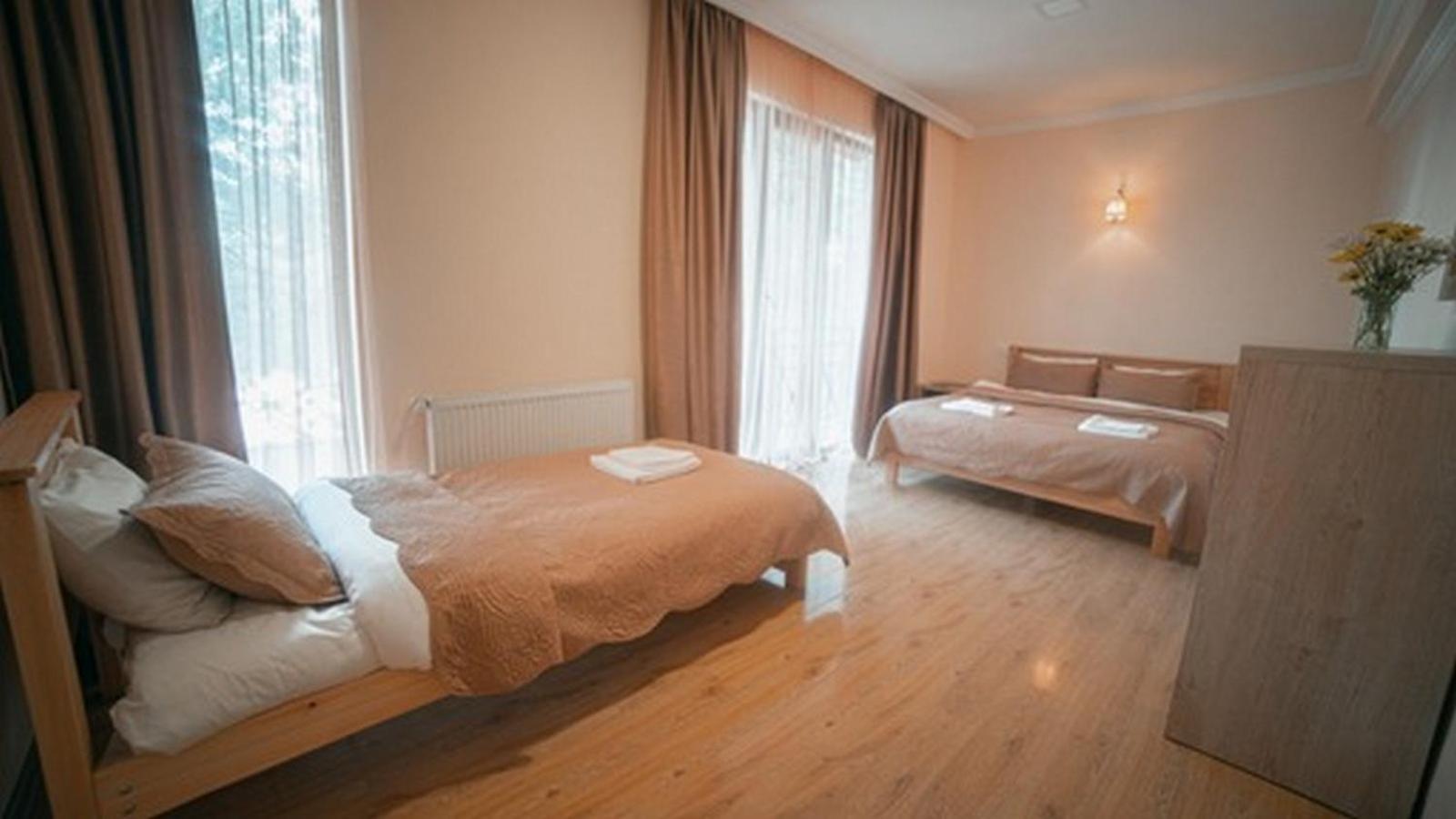 Hotel Surami Luaran gambar